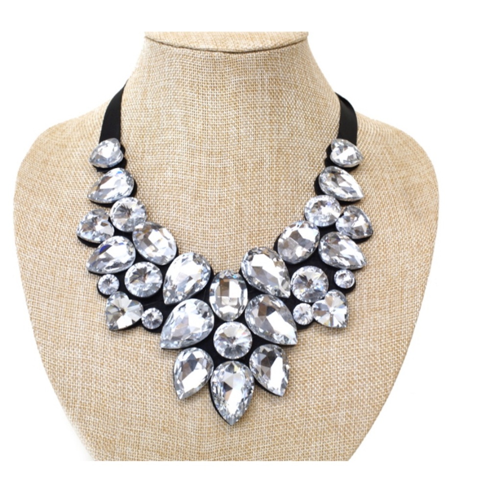 Gorgeous Rhinestone "Bib" Statement Necklace - Picture 5 of 5